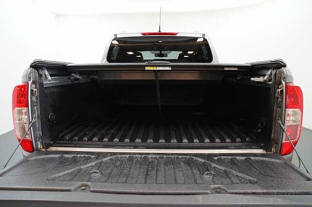 Nissan Navara 2.3 dCi 190 TT 4WD Tekna Auto Pickup with Roll n Lock Cover