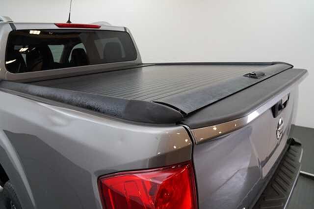 Nissan Navara 2.3 dCi 190 TT 4WD Tekna Auto Pickup with Roll n Lock Cover