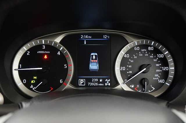 Nissan Navara 2.3 dCi 190 TT 4WD Tekna Auto Pickup with Roll n Lock Cover