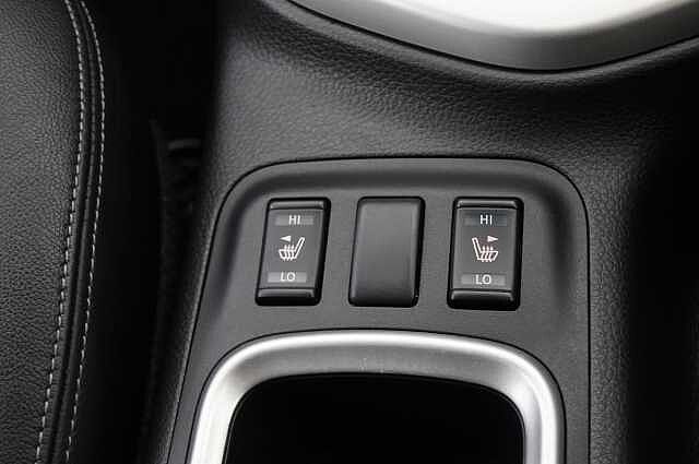 Nissan Navara 2.3 dCi 190 TT 4WD Tekna Auto Pickup with Roll n Lock Cover