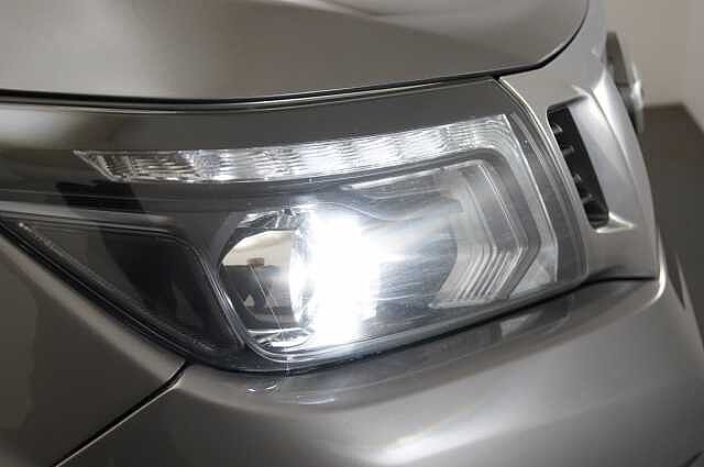 Nissan Navara 2.3 dCi 190 TT 4WD Tekna Auto Pickup with Roll n Lock Cover