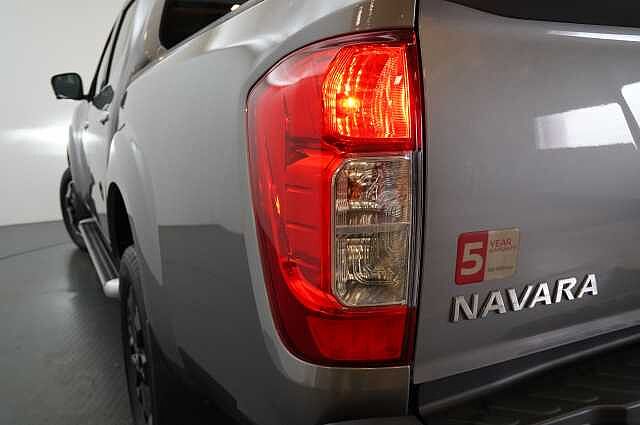 Nissan Navara 2.3 dCi 190 TT 4WD Tekna Auto Pickup with Roll n Lock Cover