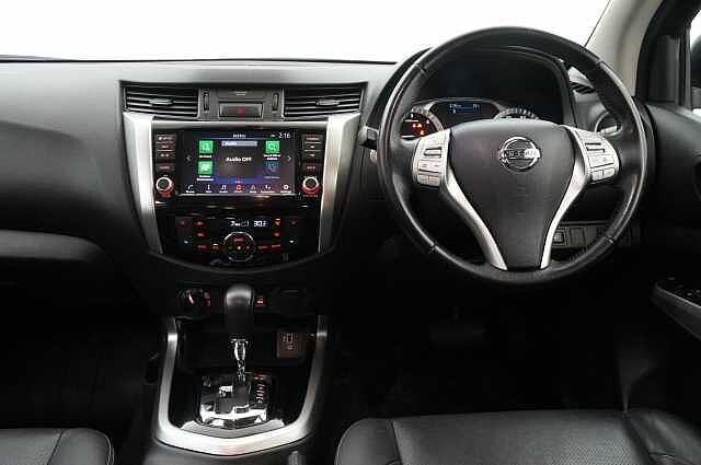 Nissan Navara 2.3 dCi 190 TT 4WD Tekna Auto Pickup with Roll n Lock Cover