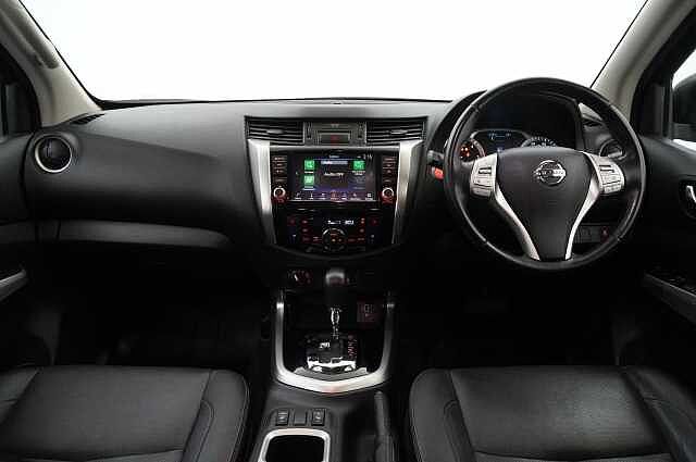 Nissan Navara 2.3 dCi 190 TT 4WD Tekna Auto Pickup with Roll n Lock Cover