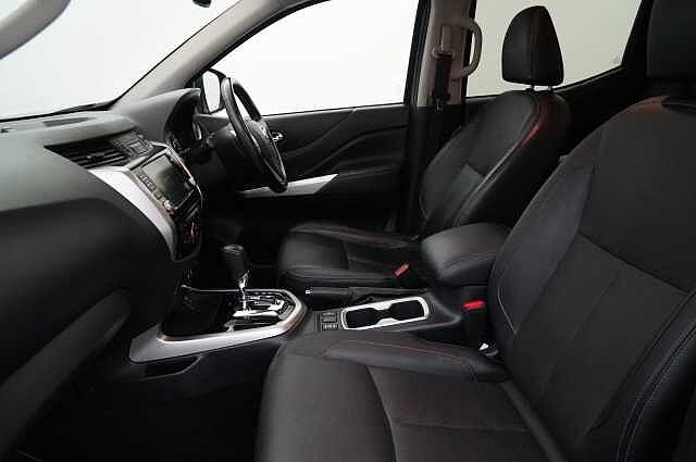 Nissan Navara 2.3 dCi 190 TT 4WD Tekna Auto Pickup with Roll n Lock Cover