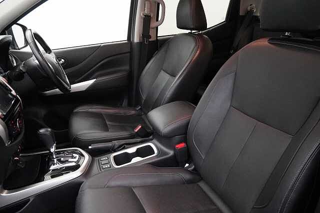 Nissan Navara 2.3 dCi 190 TT 4WD Tekna Auto Pickup with Roll n Lock Cover