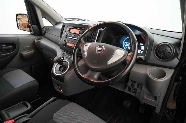 Nissan e-NV200 Combi 40KW Visia Auto with 7 Seats and Heat Pack Upgrade
