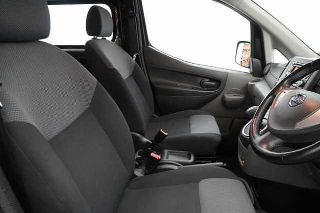 Nissan e-NV200 Combi 40KW Visia Auto with 7 Seats and Heat Pack Upgrade