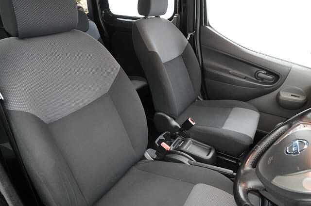 Nissan e-NV200 Combi 40KW Visia Auto with 7 Seats and Heat Pack Upgrade