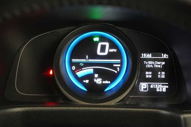 Nissan e-NV200 Combi 40KW Visia Auto with 7 Seats and Heat Pack Upgrade