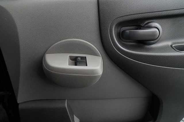 Nissan e-NV200 Combi 40KW Visia Auto with 7 Seats and Heat Pack Upgrade
