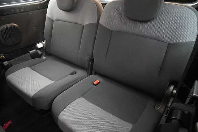 Nissan e-NV200 Combi 40KW Visia Auto with 7 Seats and Heat Pack Upgrade