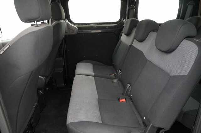 Nissan e-NV200 Combi 40KW Visia Auto with 7 Seats and Heat Pack Upgrade