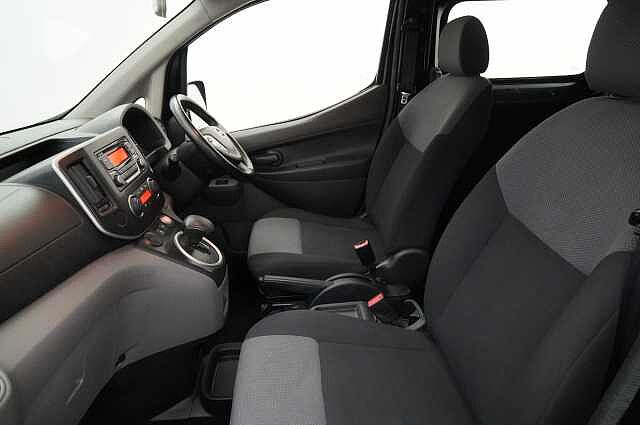 Nissan e-NV200 Combi 40KW Visia Auto with 7 Seats and Heat Pack Upgrade