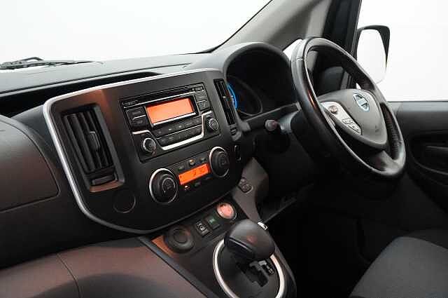 Nissan e-NV200 Combi 40KW Visia Auto with 7 Seats and Heat Pack Upgrade