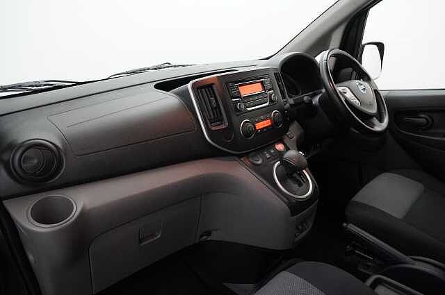 Nissan e-NV200 Combi 40KW Visia Auto with 7 Seats and Heat Pack Upgrade