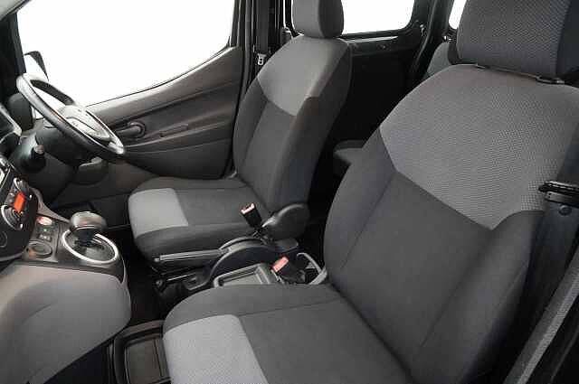 Nissan e-NV200 Combi 40KW Visia Auto with 7 Seats and Heat Pack Upgrade