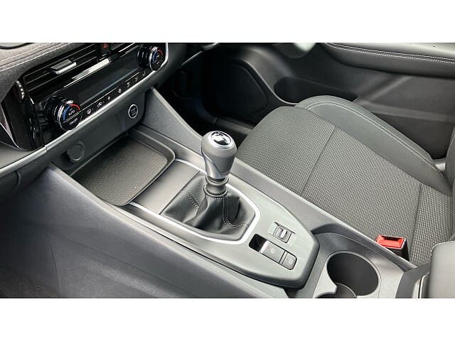 Nissan Qashqai 1.3 DiG-T MH Acenta Premium 5dr Petrol Hatchback