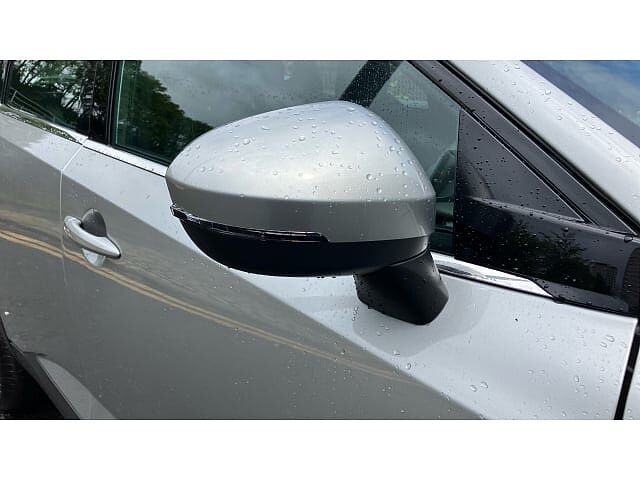 Nissan Qashqai 1.3 DiG-T MH Acenta Premium 5dr Petrol Hatchback