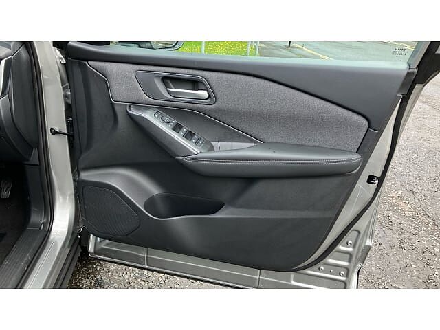 Nissan Qashqai 1.3 DiG-T MH Acenta Premium 5dr Petrol Hatchback