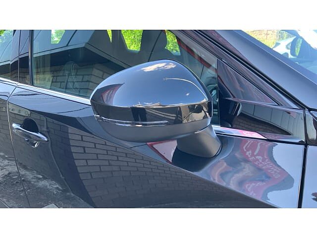 Nissan Qashqai 1.3 DiG-T MH Acenta Premium 5dr Petrol Hatchback