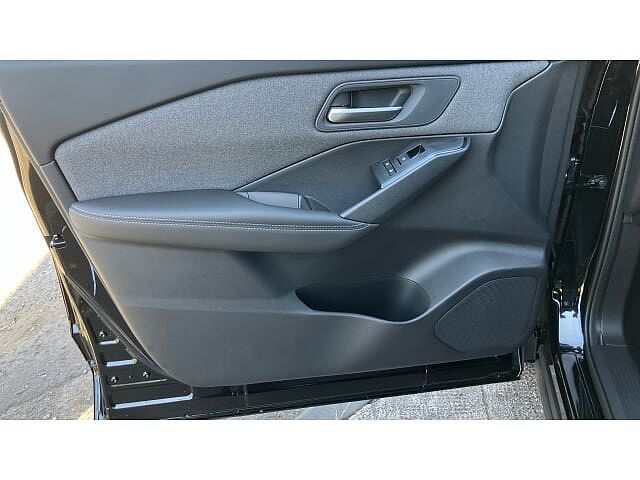 Nissan Qashqai 1.3 DiG-T MH Acenta Premium 5dr Petrol Hatchback