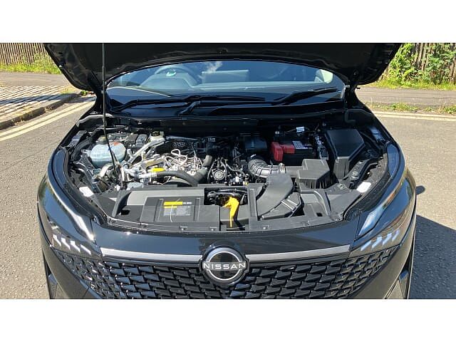 Nissan Qashqai 1.3 DiG-T MH Acenta Premium 5dr Petrol Hatchback