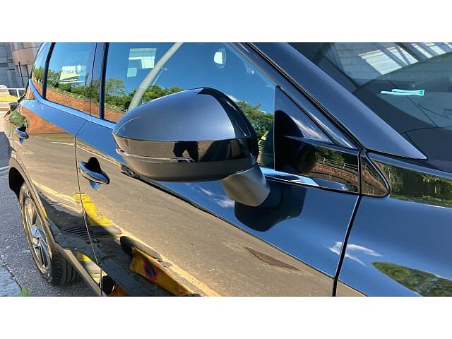 Nissan Qashqai 1.3 DiG-T MH Acenta Premium 5dr Petrol Hatchback