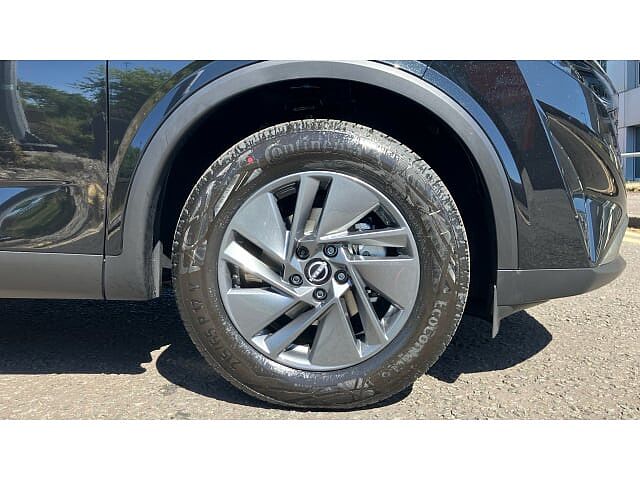 Nissan Qashqai 1.3 DiG-T MH Acenta Premium 5dr Petrol Hatchback