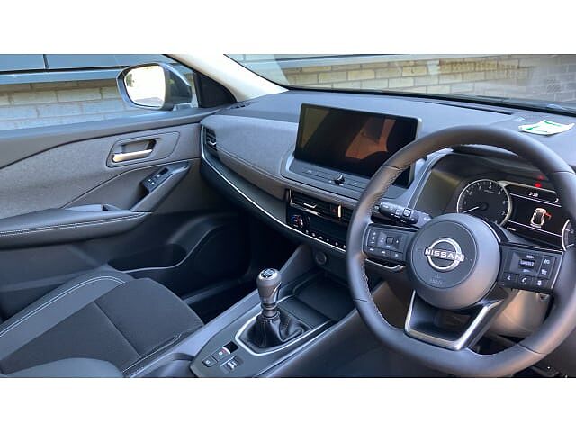 Nissan Qashqai 1.3 DiG-T MH Acenta Premium 5dr Petrol Hatchback