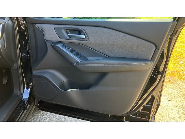 Nissan Qashqai 1.3 DiG-T MH Acenta Premium 5dr Petrol Hatchback