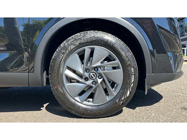 Nissan Qashqai 1.3 DiG-T MH Acenta Premium 5dr Petrol Hatchback