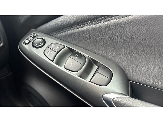 Nissan Juke 1.0 DiG-T N-Connecta 5dr Petrol Hatchback