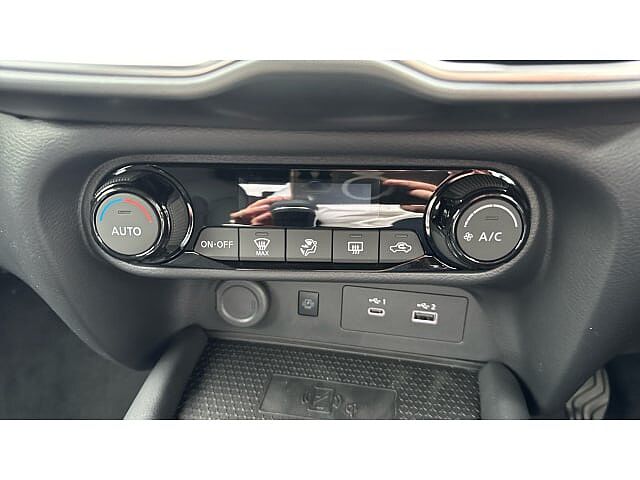 Nissan Juke 1.0 DiG-T N-Connecta 5dr Petrol Hatchback