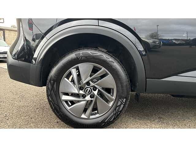 Nissan Qashqai 1.3 DiG-T MH Acenta Premium 5dr Petrol Hatchback