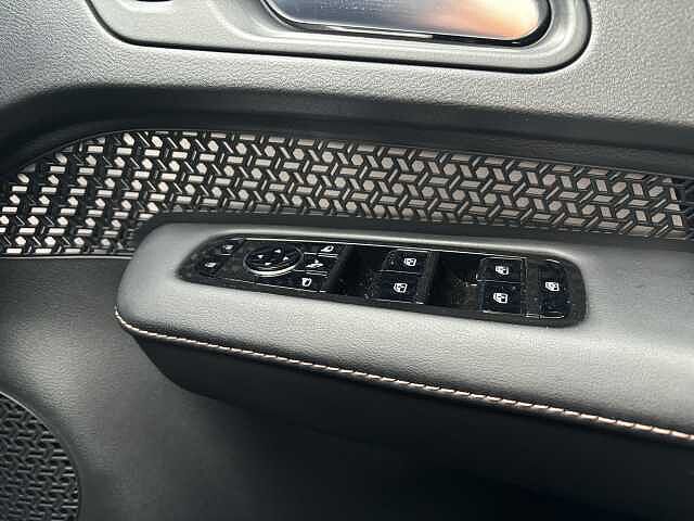 Nissan Ariya E (178kw) Evolve (22kW Charger)