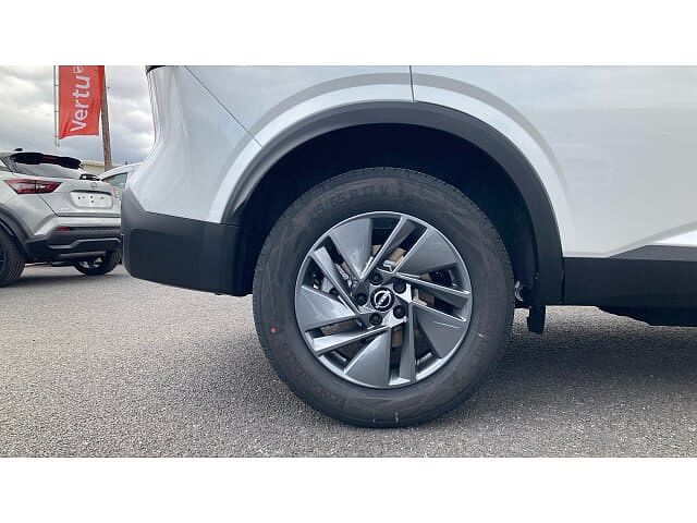 Nissan Qashqai 1.3 DiG-T MH Acenta Premium 5dr Petrol Hatchback