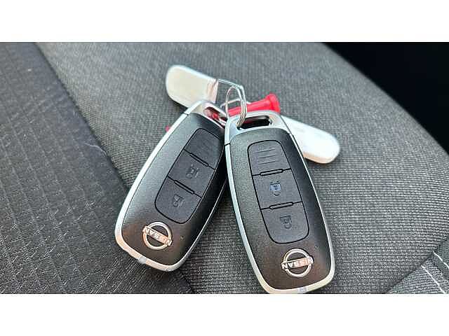 Nissan Qashqai 1.3 DiG-T MH N-Connecta 5dr Petrol Hatchback