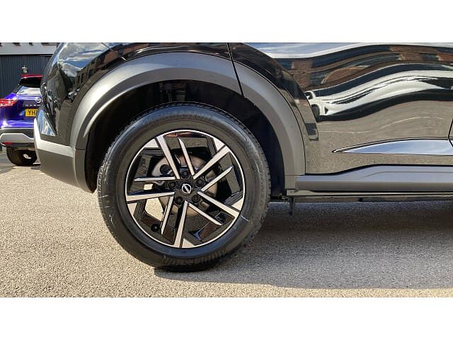 Nissan Juke 1.0 DiG-T N-Connecta 5dr Petrol Hatchback