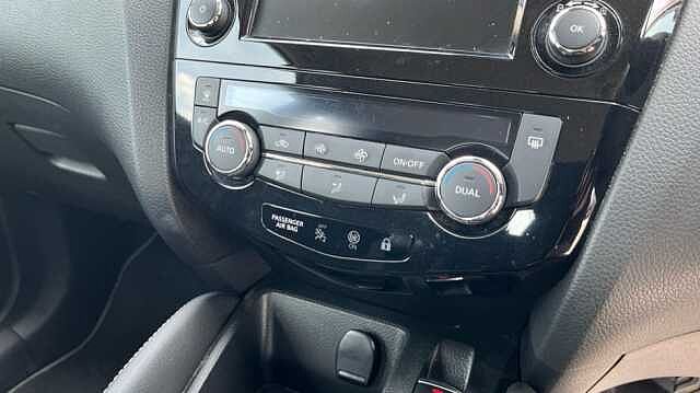 Nissan Qashqai 1.3 DiG-T Acenta Premium 5dr