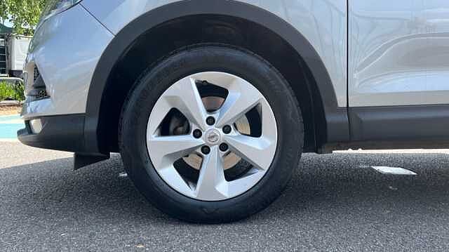 Nissan Qashqai 1.3 DiG-T Acenta Premium 5dr