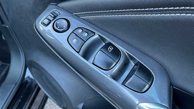 Nissan Juke JUKE 1.0 DiG-T 114 N-Connecta 5dr