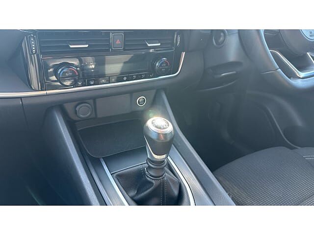 Nissan Qashqai 1.3 DiG-T MH Acenta Premium 5dr Petrol Hatchback