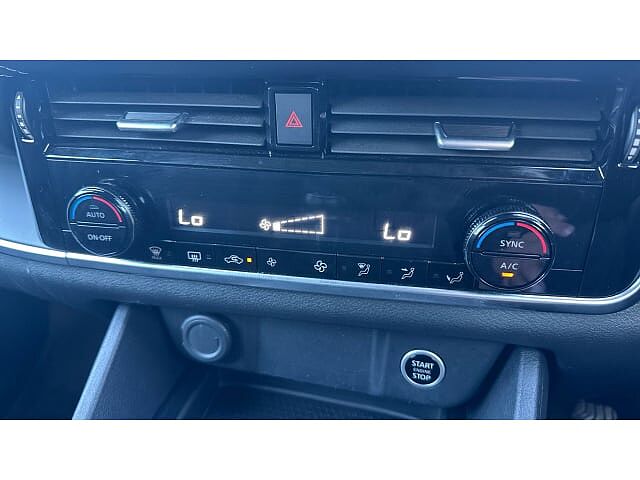 Nissan Qashqai 1.3 DiG-T MH Acenta Premium 5dr Petrol Hatchback