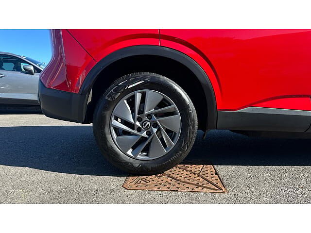 Nissan Qashqai 1.3 DiG-T MH Acenta Premium 5dr Petrol Hatchback