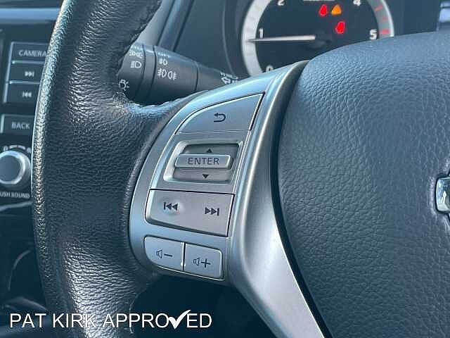 Nissan Navara Double Cab Pick Up Tekna 2.3dCi 190 TT 4WD Auto