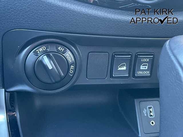 Nissan Navara Double Cab Pick Up Tekna 2.3dCi 190 TT 4WD Auto