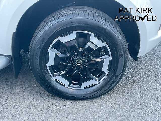 Nissan Navara Double Cab Pick Up Tekna 2.3dCi 190 TT 4WD Auto