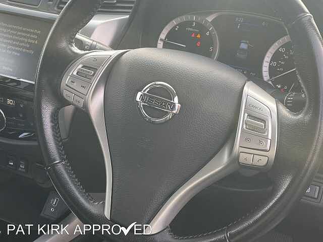 Nissan Navara Double Cab Pick Up N-Guard 2.3dCi 190 TT 4WD Auto