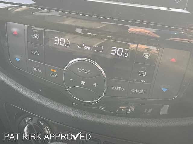 Nissan Navara Double Cab Pick Up N-Guard 2.3dCi 190 TT 4WD Auto